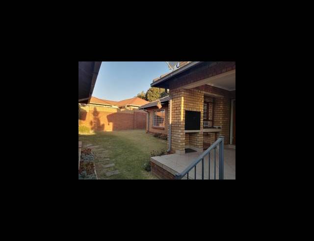 3 BEDROOM SIMPLEX TO LET IN THE WILDS